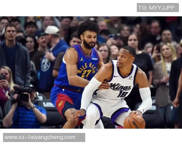 首发场均15分7篮板7助攻且命中两记三分的球员仅有三人包括威少约基奇和077